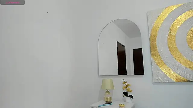 Snapshot of AilinRose chatting on April 3, 2:31 am AilinRose online show from April 3, 2:31 am