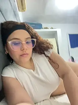 Snapshot of KimPosibl3 chatting on March 20, 2:05 am KimPosibl3 online show from March 20, 2:05 am