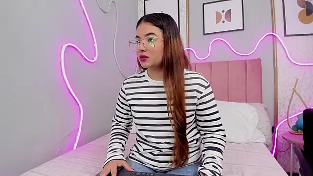 Snapshot of HAILYSTONE chatting on March 31, 7:25 pm HAILYSTONE online show from March 31, 7:25 pm