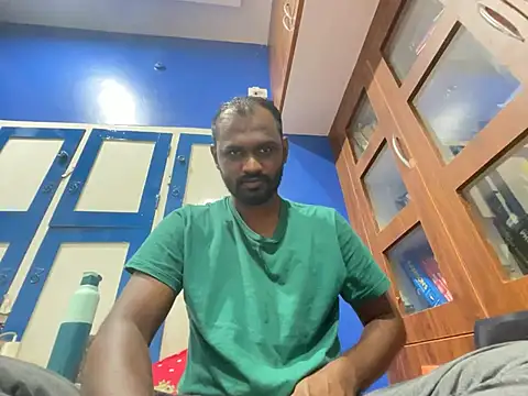 Snapshot of singletamilguy chatting on March 20, 7:52 pm singletamilguy online show from March 20, 7:52 pm