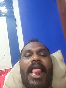 Snapshot of singletamilguy chatting on April 3, 9:35 pm singletamilguy online show from April 3, 9:35 pm