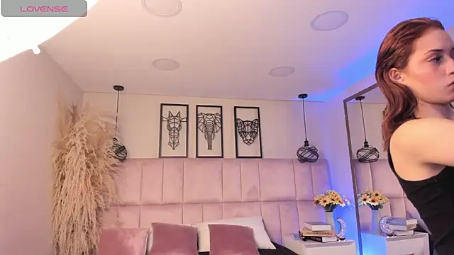 Snapshot of Honney_Taylor chatting on April 1, 8:17 pm Honney Taylor online show from April 1, 8:17 pm