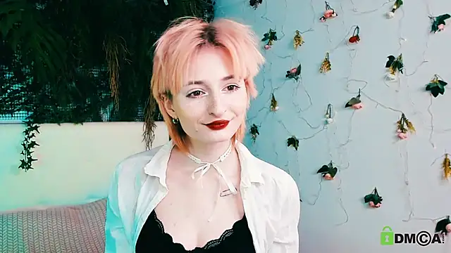 Snapshot of Kira__Cutie chatting on April 24, 8:33 pm Kira Cutie online show from April 24, 8:33 pm