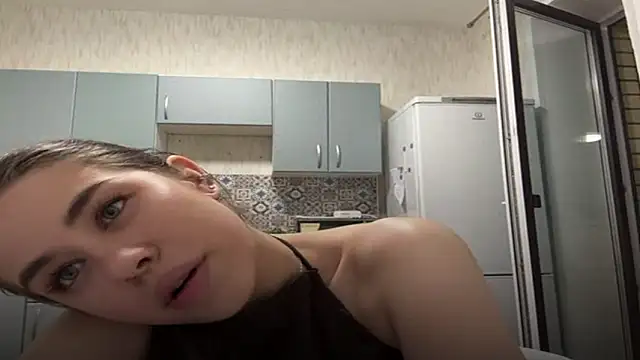 LypsiXo online show from March 21, 5:27 pm