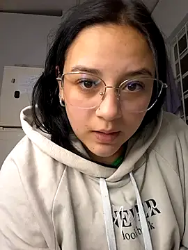 Snapshot of Lauqueen77 chatting on March 30, 10:00 pm Lauqueen77 online show from March 30, 10:00 pm