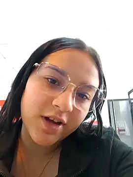 Snapshot of Lauqueen77 chatting on April 1, 7:55 pm Lauqueen77 online show from April 1, 7:55 pm