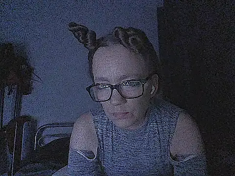 LizzieZ1975 online show from May 9, 12:49 am