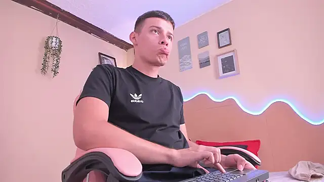 Adrian Lux  online show from March 31, 8:31 pm