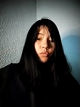 Snapshot of Moon_Thompson chatting on April 3, 6:50 pm Moon Thompson online show from April 3, 6:50 pm