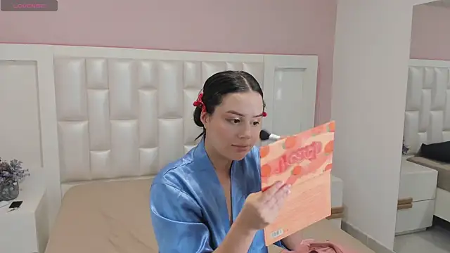 Snapshot of KylieLumi chatting on March 25, 12:00 pm KylieLumi online show from March 25, 12:00 pm