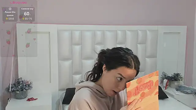 Snapshot of KylieLumi chatting on March 28, 12:05 pm KylieLumi online show from March 28, 12:05 pm