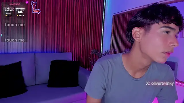 Snapshot of Oliver20__ chatting on March 25, 4:51 am Oliver20 online show from March 25, 4:51 am