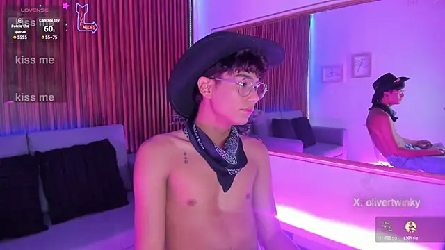 Snapshot of Oliver20__ chatting on March 26, 4:29 am Oliver20 online show from March 26, 4:29 am