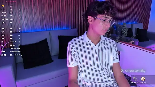 Snapshot of Oliver20__ chatting on April 5, 6:10 am Oliver20 online show from April 5, 6:10 am