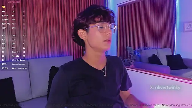 Snapshot of Oliver20__ chatting on April 27, 9:24 pm Oliver20 online show from April 27, 9:24 pm