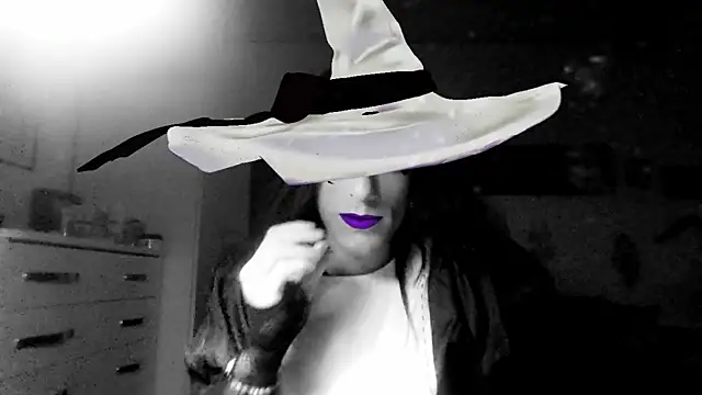 xuchilbarah online show from April 3, 1:42 pm