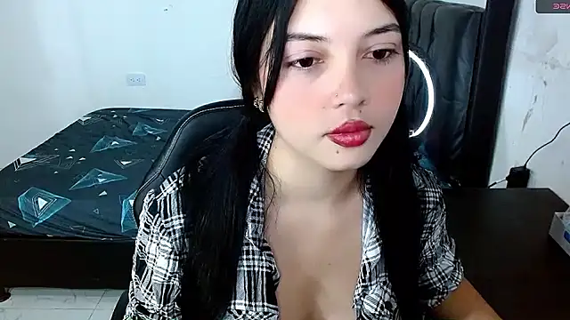 Snapshot of veleria_allurin chatting on April 29, 4:22 pm veleria allurin online show from April 29, 4:22 pm
