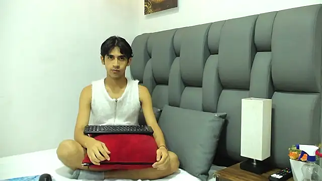  ArchieBlu  online show from March 19, 7:34 am