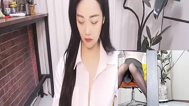 Snapshot of Latte-01 chatting on July 5, 2:07 am Latte-01 online show from July 5, 2:07 am