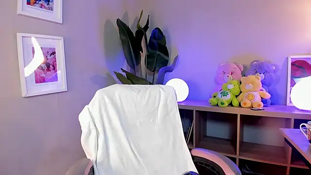  EmilyRouge  online show from March 23, 3:32 am