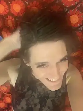 Snapshot of Cutealisandra chatting on April 4, 7:06 am Cutealisandra online show from April 4, 7:06 am