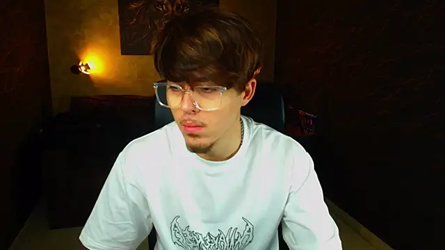 BodhiHayes online show from March 31, 4:24 am