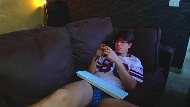 BodhiHayes online show from April 1, 1:41 pm