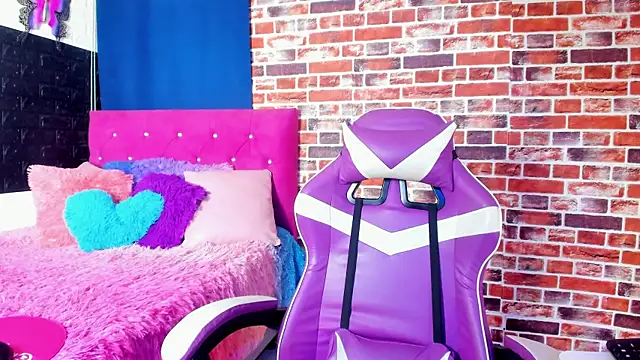 Snapshot of SofiiaCutee chatting on April 8, 2:33 am SofiiaCutee online show from April 8, 2:33 am