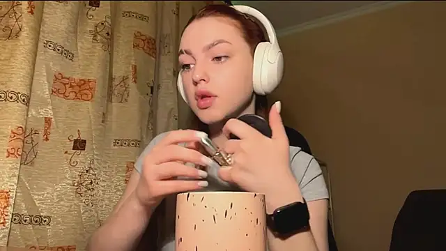 Snapshot of alisaonlyforu chatting on April 5, 3:15 am alisaonlyforu online show from April 5, 3:15 am