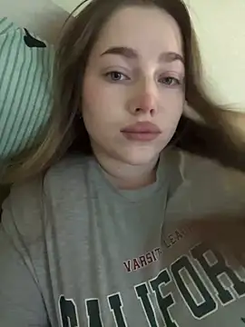 Snapshot of milana_millka chatting on March 31, 8:26 am milana millka online show from March 31, 8:26 am