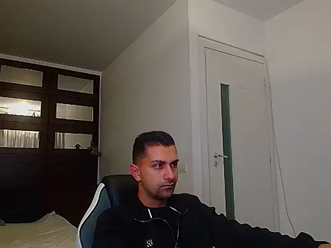 BryceReign online show from May 17, 4:32 am