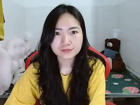 Snapshot of Olivia_cute68 chatting on April 6, 3:15 am Olivia cute68 online show from April 6, 3:15 am