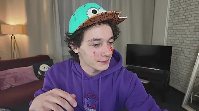 Snapshot of KevinStrike chatting on March 31, 7:25 pm KevinStrike online show from March 31, 7:25 pm