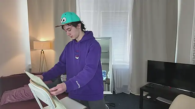 Snapshot of KevinStrike chatting on April 2, 1:20 pm KevinStrike online show from April 2, 1:20 pm