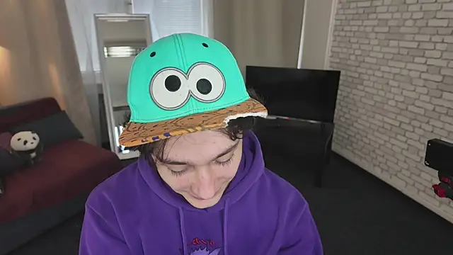 Snapshot of KevinStrike chatting on April 3, 1:09 pm KevinStrike online show from April 3, 1:09 pm