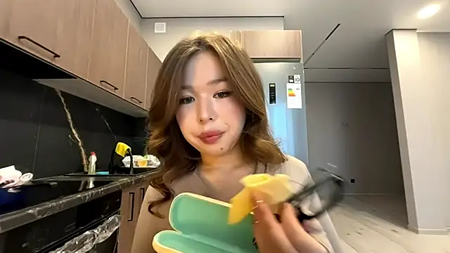 EffieCappaert online show from March 28, 7:08 am