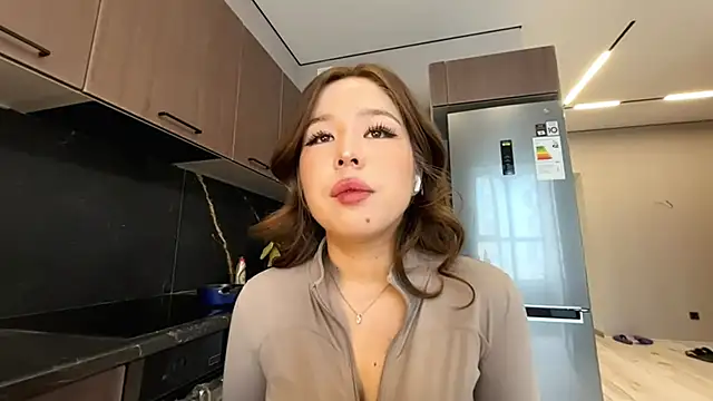 EffieCappaert online show from March 31, 6:03 am