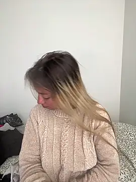 Snapshot of Sexyandtiny chatting on March 22, 3:37 pm Sexyandtiny online show from March 22, 3:37 pm