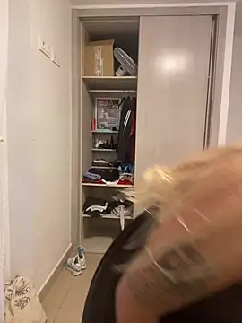 Snapshot of Sexyandtiny chatting on March 24, 6:24 pm Sexyandtiny online show from March 24, 6:24 pm