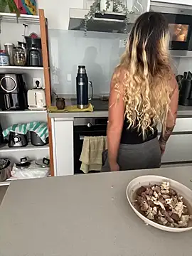 Snapshot of Sexyandtiny chatting on March 27, 12:38 pm Sexyandtiny online show from March 27, 12:38 pm