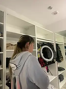 Snapshot of Sexyandtiny chatting on April 1, 10:29 pm Sexyandtiny online show from April 1, 10:29 pm