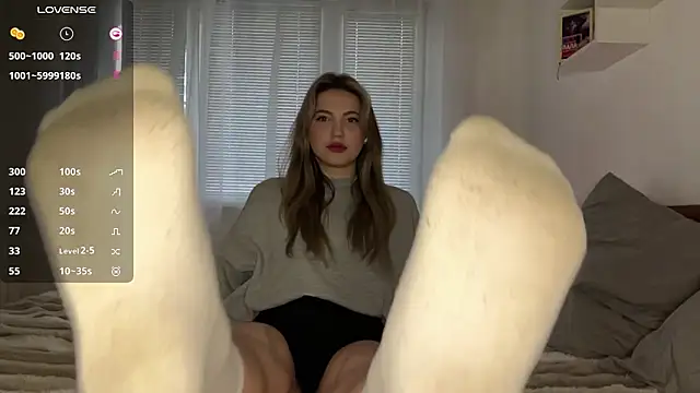 1Kellynaive online show from March 28, 3:00 pm