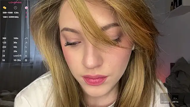 1Kellynaive online show from April 24, 4:09 pm
