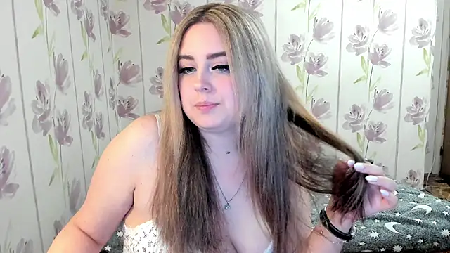 Snapshot of Agathameoww chatting on May 14, 9:32 pm Agathameoww online show from May 14, 9:32 pm