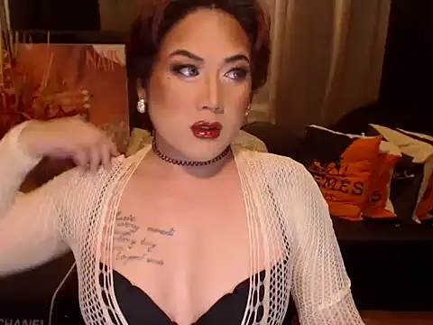 Snapshot of YourMistressAggy chatting on April 4, 5:54 pm YourMistressAggy online show from April 4, 5:54 pm