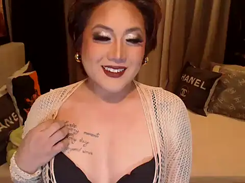 Snapshot of YourMistressAggy chatting on April 11, 7:40 pm YourMistressAggy online show from April 11, 7:40 pm