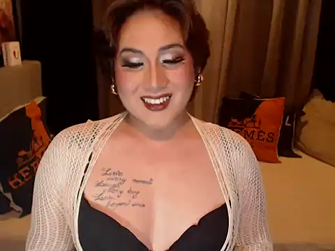 Snapshot of YourMistressAggy chatting on April 16, 9:39 pm YourMistressAggy online show from April 16, 9:39 pm