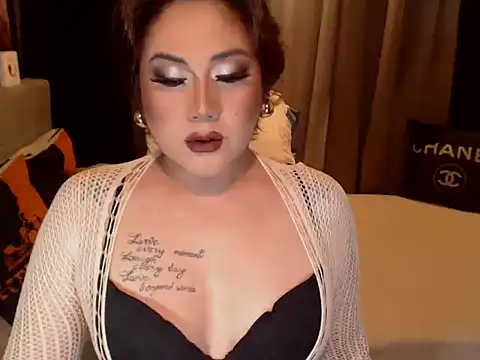 Snapshot of YourMistressAggy chatting on April 17, 7:28 pm YourMistressAggy online show from April 17, 7:28 pm