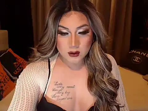 Snapshot of YourMistressAggy chatting on April 18, 7:18 pm YourMistressAggy online show from April 18, 7:18 pm