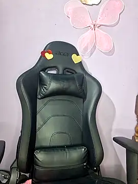 Snapshot of emily_fox01 chatting on March 30, 1:06 am emily fox01 online show from March 30, 1:06 am